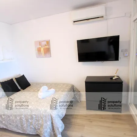 Apartment 714 Iris - Vista Al Mar - Cerca De Tren, Restaurantes, Tiendas - Playa A 10 Min Caminando
